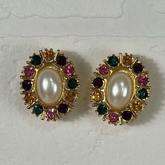 Vintage Clip On Earrings - Picture 5 of 5